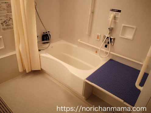 Bath tub in the guest room of big-i
